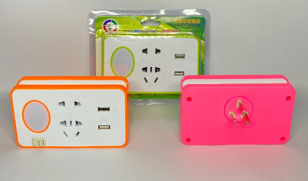   ADAPTADOR ENCHUFE CON 2 USB *