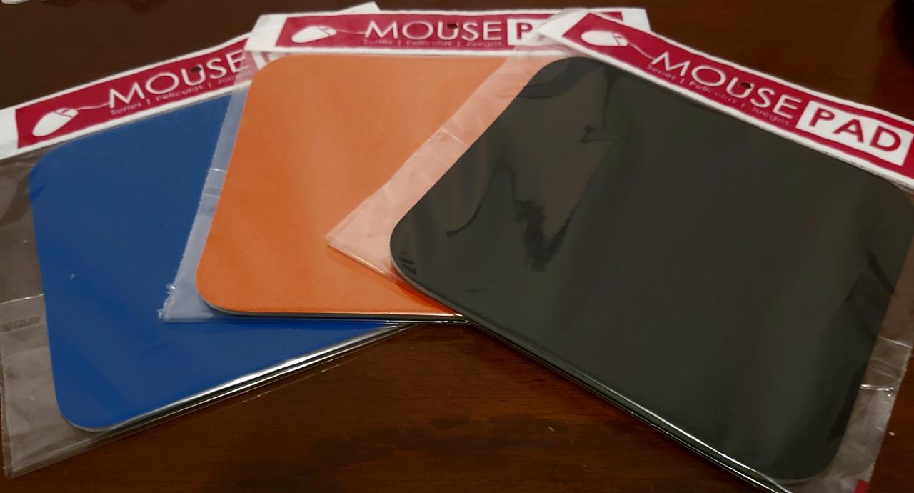   PAD MOUSE GRIS Y ROSA MAYORÍA