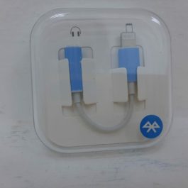   ADAPTADOR AUXILIAR HEMBRA A IPHONE BT EN CAJA ACRILICA